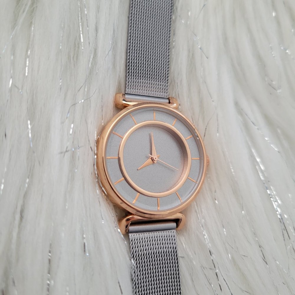 Two-Tone Mesh Metal Watch - Picture 5 of 7